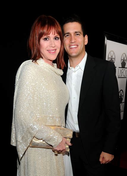 Molly Ringwald 2024: Husband, net worth, tattoos,。